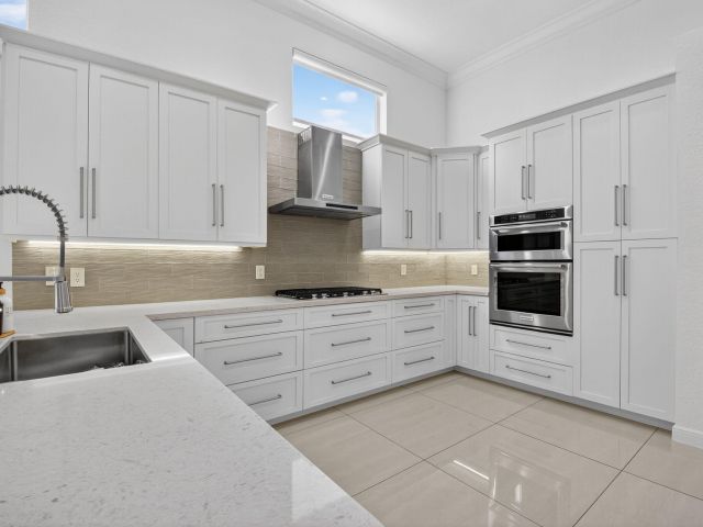 Продажа дома по адресу 6270 NW 43rd Terrace - фото 6689486