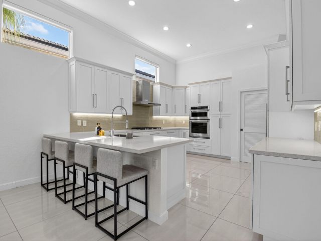 Продажа дома по адресу 6270 NW 43rd Terrace - фото 6689487