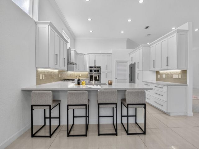 Продажа дома по адресу 6270 NW 43rd Terrace - фото 6689488