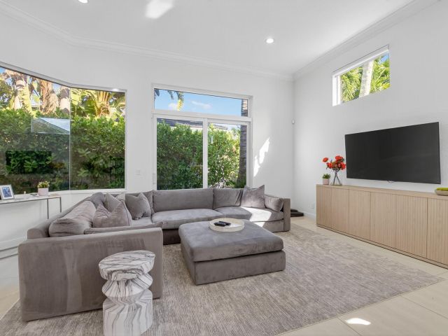 Продажа дома по адресу 6270 NW 43rd Terrace - фото 6689489