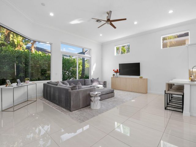 Продажа дома по адресу 6270 NW 43rd Terrace - фото 6689491