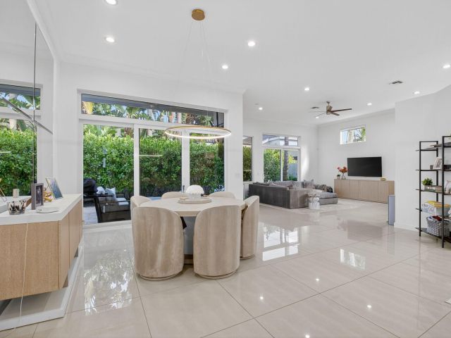 Продажа дома по адресу 6270 NW 43rd Terrace - фото 6689492