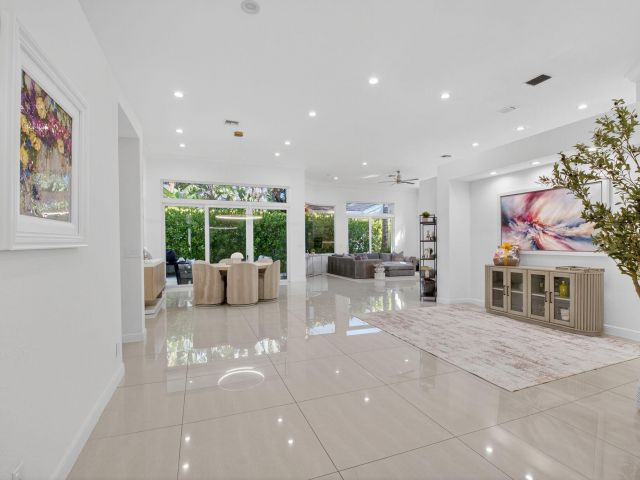 Продажа дома по адресу 6270 NW 43rd Terrace - фото 6689494