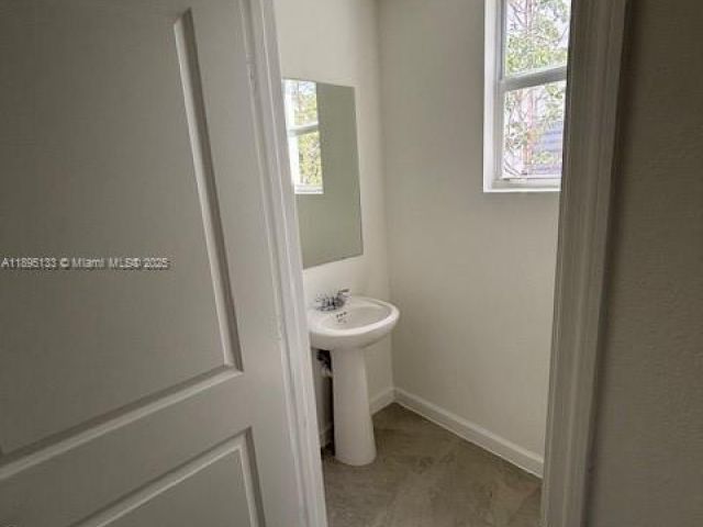 Дом в аренду по адресу 27709 SW 155 CT - фото 7516803