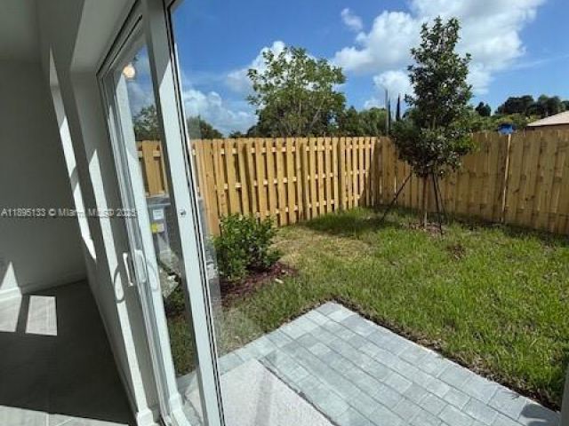 Дом в аренду по адресу 27709 SW 155 CT - фото 7516805