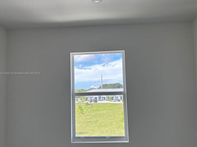 Дом в аренду по адресу 27709 SW 155 CT - фото 7516809