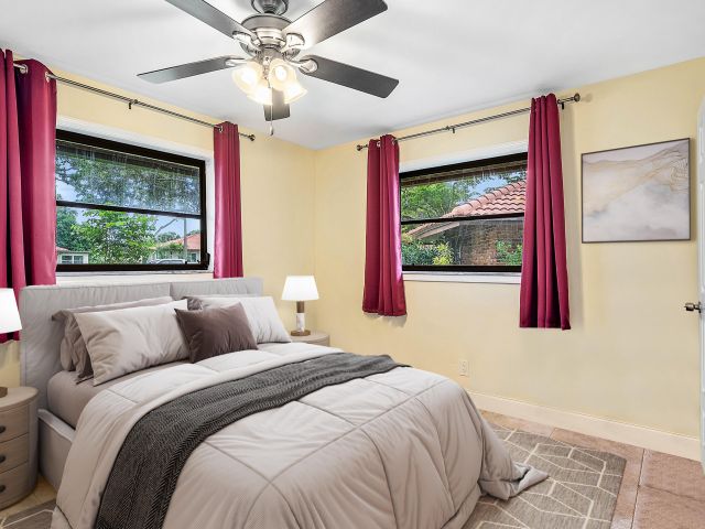 Продажа дома по адресу 301 NW 42nd Street - фото 6705056