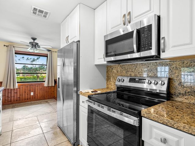 Продажа дома по адресу 301 NW 42nd Street - фото 6705067