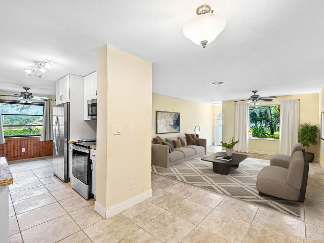 Продажа дома по адресу 301 NW 42nd Street - фото 6705068