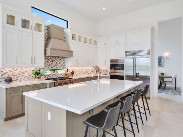 Продажа дома по адресу 2530 NW 71st Street - фото 6689113