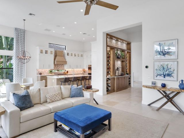 Продажа дома по адресу 2530 NW 71st Street - фото 6689116