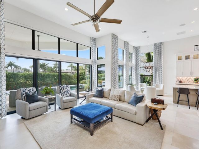 Продажа дома по адресу 2530 NW 71st Street - фото 6689117