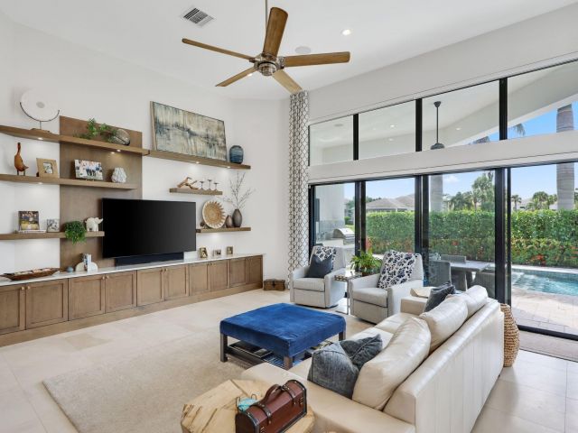 Продажа дома по адресу 2530 NW 71st Street - фото 6689119