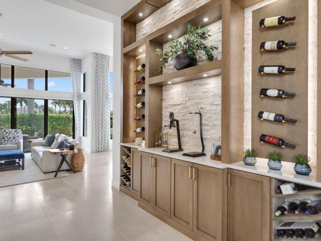 Продажа дома по адресу 2530 NW 71st Street - фото 6689122