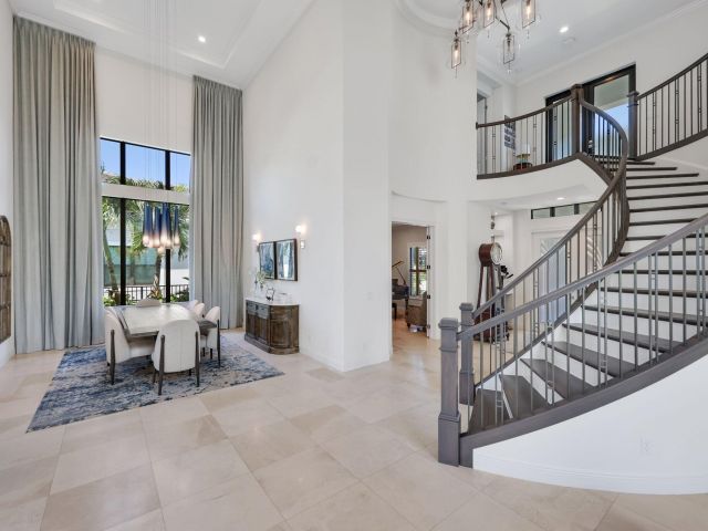 Продажа дома по адресу 2530 NW 71st Street - фото 6689123