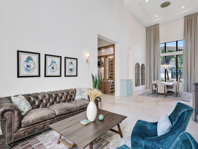 Продажа дома по адресу 2530 NW 71st Street - фото 6689126