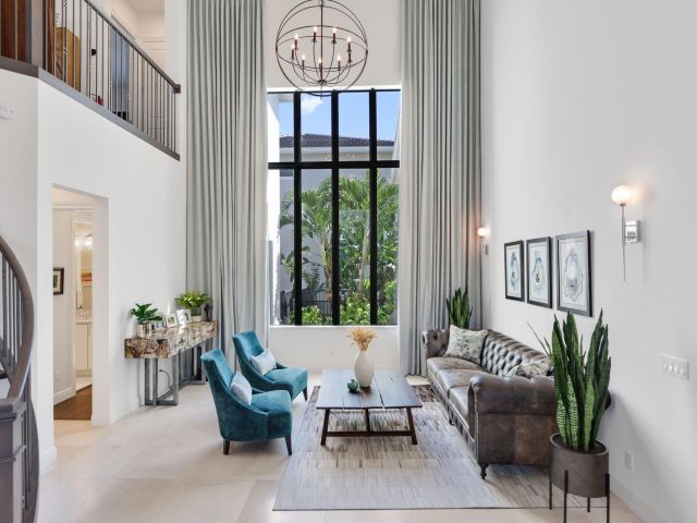 Продажа дома по адресу 2530 NW 71st Street - фото 6689127