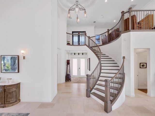 Продажа дома по адресу 2530 NW 71st Street - фото 6689129