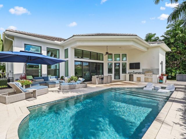 Продажа дома по адресу 2530 NW 71st Street - фото 6689130