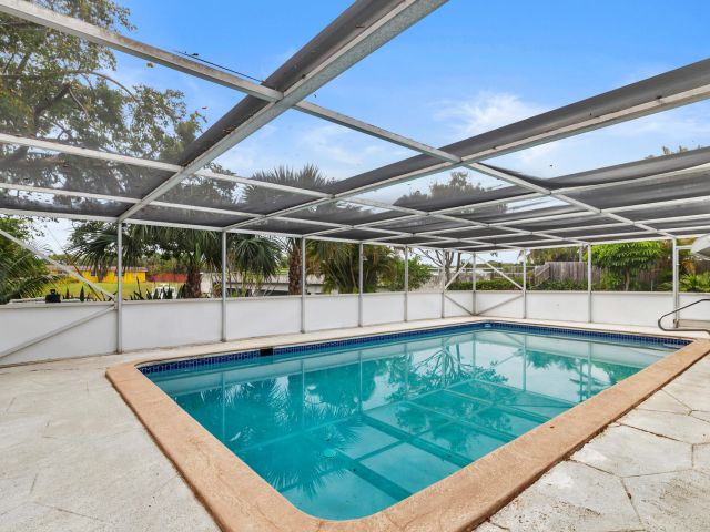 Дом в аренду по адресу 250 Arlington Road - фото 6663270