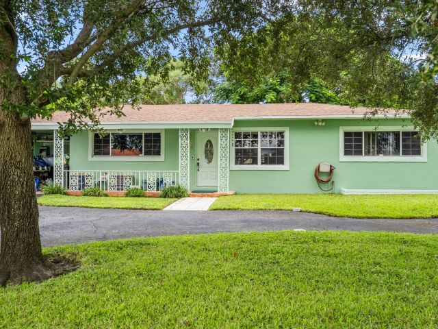 Продажа дома по адресу 6400 Carambola Circle - фото 6663320