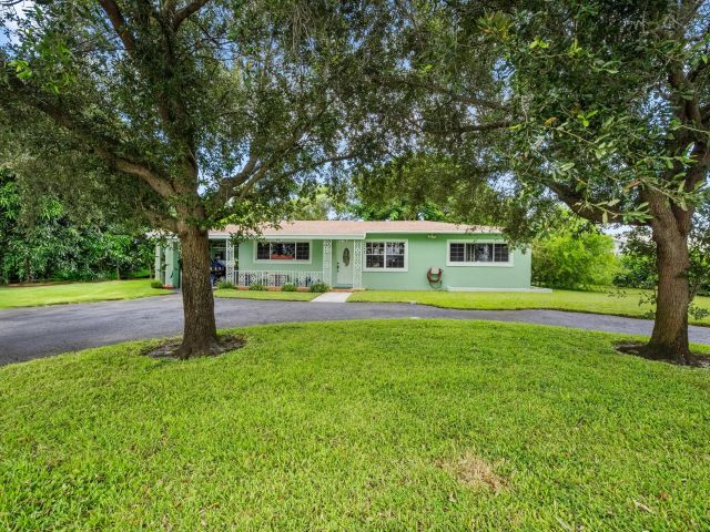 Продажа дома по адресу 6400 Carambola Circle - фото 6663321