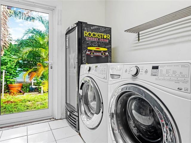 Дом в аренду по адресу 2360 NE 15th Terrace - фото 6694085