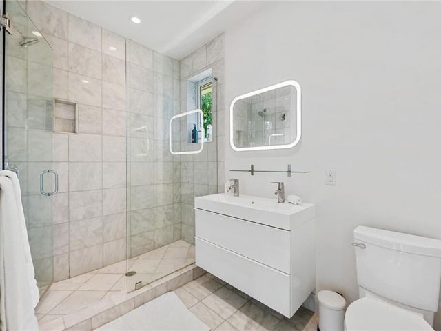 Дом в аренду по адресу 2360 NE 15th Terrace - фото 6694090