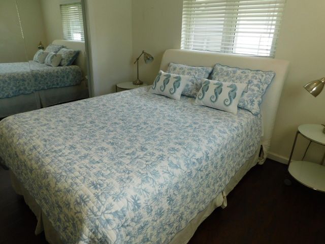 Дом в аренду по адресу 2360 NE 15th Terrace - фото 6694091