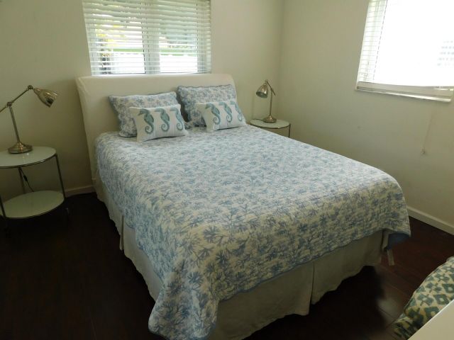 Дом в аренду по адресу 2360 NE 15th Terrace - фото 6694092