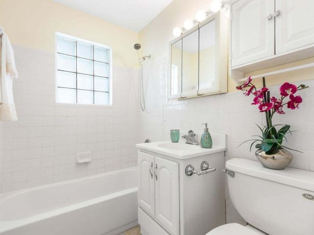 Продажа дома по адресу 272 NE 13th Street - фото 6668968