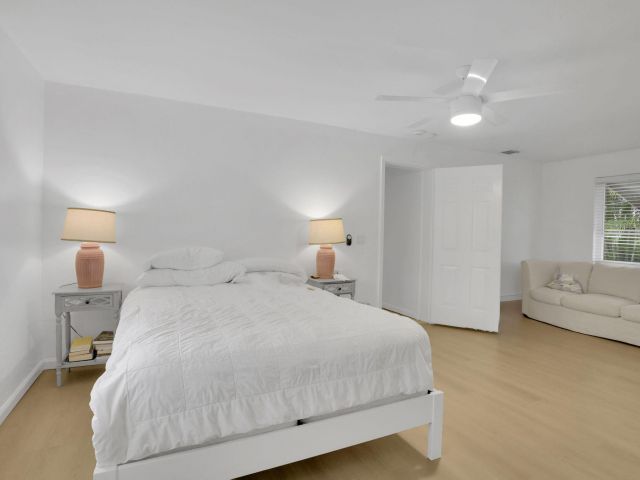 Продажа дома по адресу 272 NE 13th Street - фото 6668971