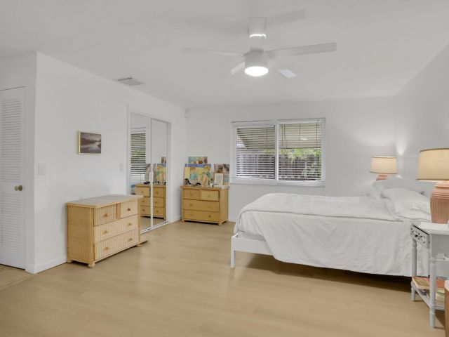 Продажа дома по адресу 272 NE 13th Street - фото 6668972