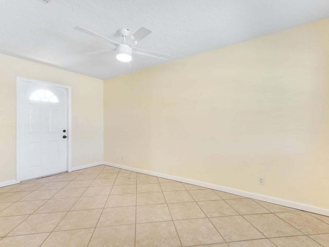 Продажа дома по адресу 272 NE 13th Street - фото 6668973