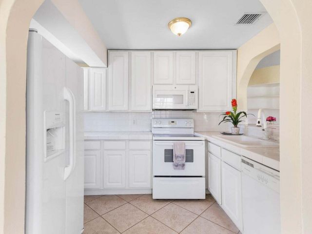 Продажа дома по адресу 272 NE 13th Street - фото 6668974