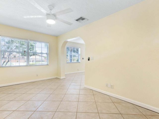 Продажа дома по адресу 272 NE 13th Street - фото 6668976