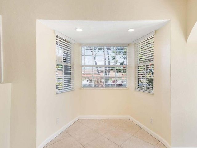 Продажа дома по адресу 272 NE 13th Street - фото 6668978