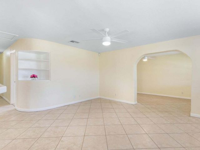 Продажа дома по адресу 272 NE 13th Street - фото 6668980