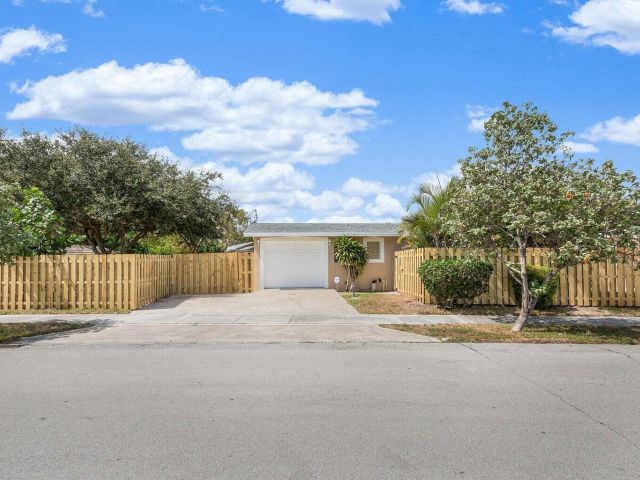 Продажа дома по адресу 272 NE 13th Street - фото 6668983