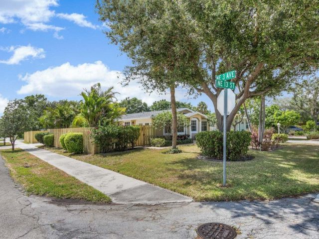 Продажа дома по адресу 272 NE 13th Street - фото 6668984