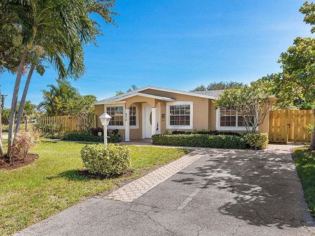 Продажа дома по адресу 272 NE 13th Street - фото 6668985