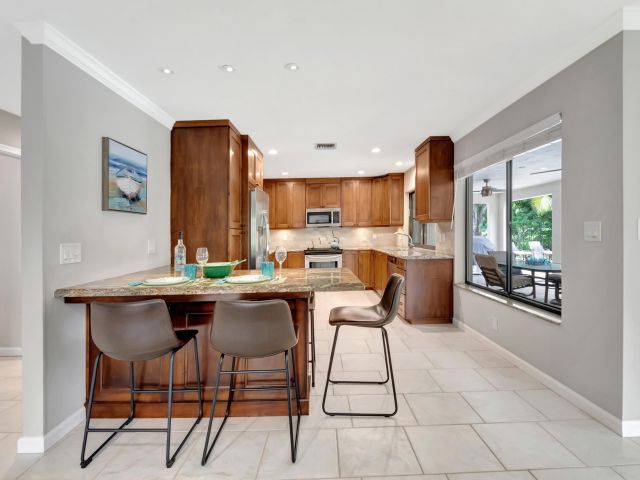 Дом в аренду по адресу 2244 NW 39th Drive - фото 6706812