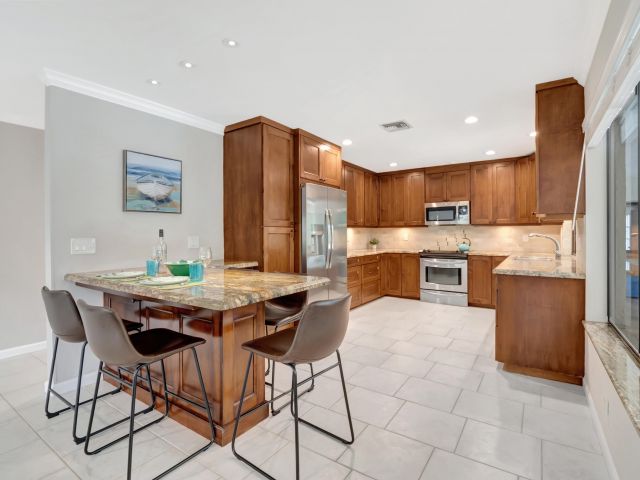 Дом в аренду по адресу 2244 NW 39th Drive - фото 6706813