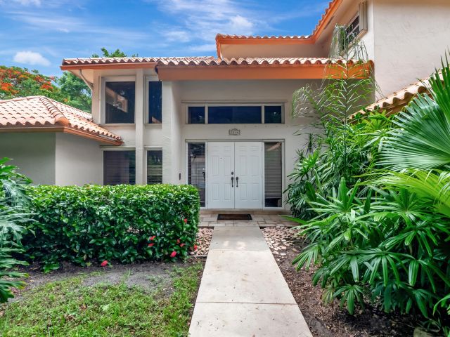 Дом в аренду по адресу 2244 NW 39th Drive - фото 6706820