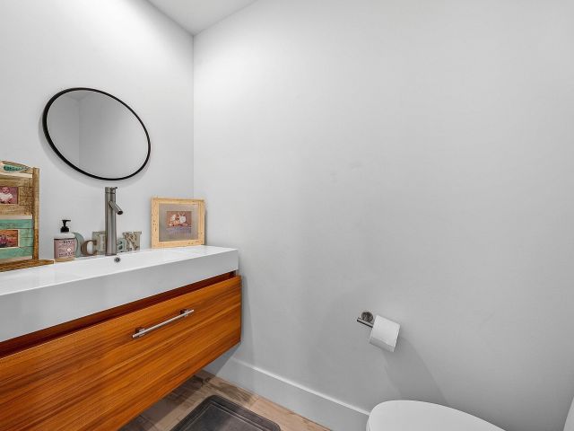 Продажа дома по адресу 740 NE 36th Street - фото 6688840