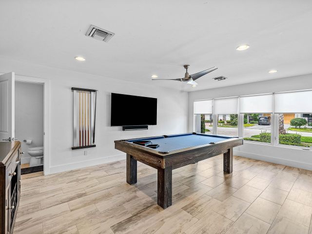 Продажа дома по адресу 740 NE 36th Street - фото 6688841