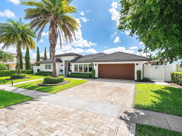 Продажа дома по адресу 740 NE 36th Street - фото 6688844