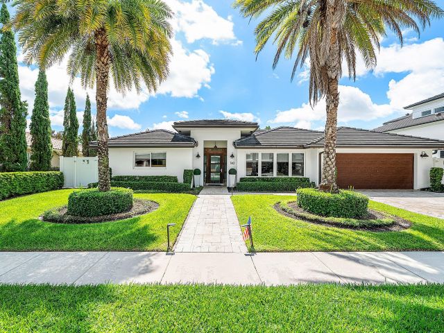 Продажа дома по адресу 740 NE 36th Street - фото 6688845