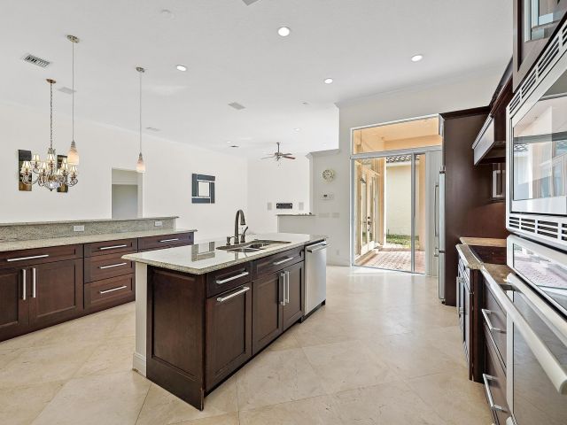 Продажа дома по адресу 6612 NW 23rd Terrace - фото 6689318