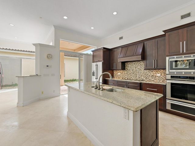 Продажа дома по адресу 6612 NW 23rd Terrace - фото 6689319